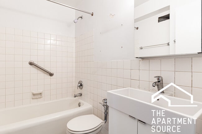 Building Photo - 3130 N Lake Shore Dr