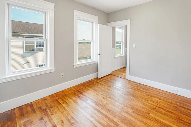 Building Photo - 131 Providence St