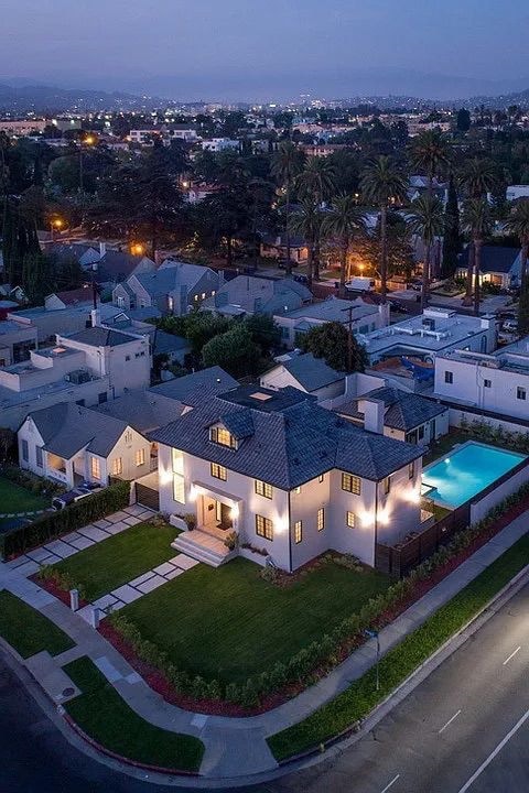 Primary Photo - 300 N Plymouth Blvd