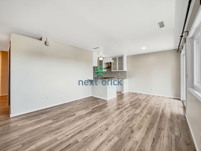 Building Photo - Charming 2 Beds and 1 Bath Condo Available...