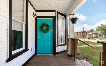 Building Photo - Historical Victorian Farmhouse minutes fro...
