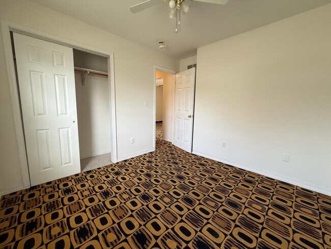 Building Photo - 422 Lasalle Pl