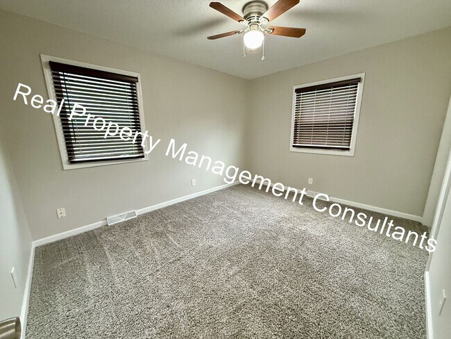 Building Photo - Charming 3 Bed Home with Modern Updates in...