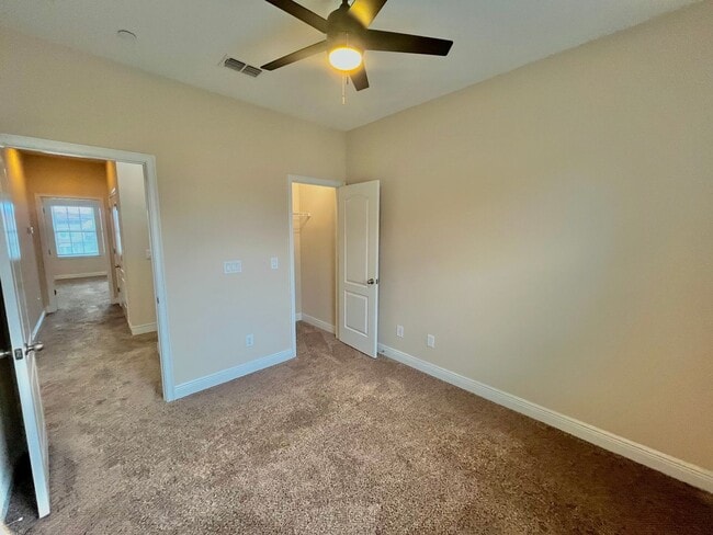 Building Photo - Spacious 4 Bed, 3.5 Bath Lake Mary Home in...