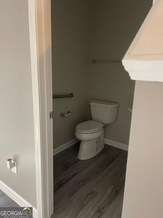 Building Photo - 331 Oakview Way