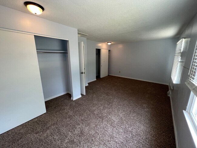 Building Photo - 25% OFF FIRST MONTHS RENT - Beautiful 4 be...