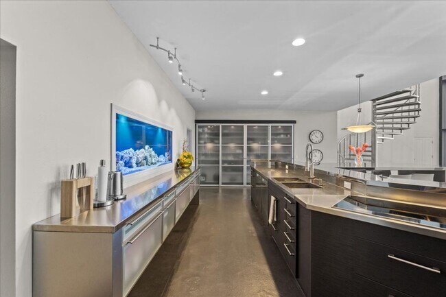 Building Photo - 3824 Gaines Dr