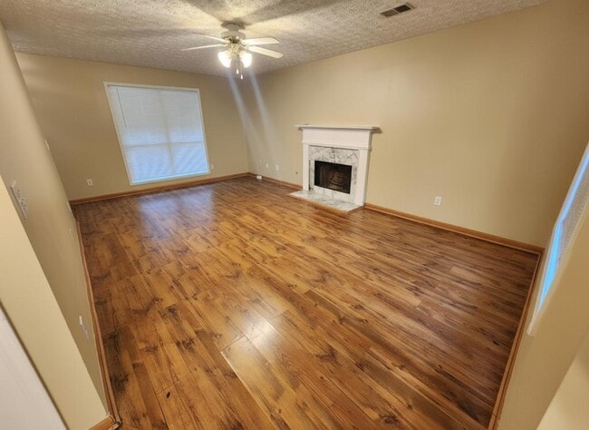 Building Photo - 3020 Oak Meadow Dr