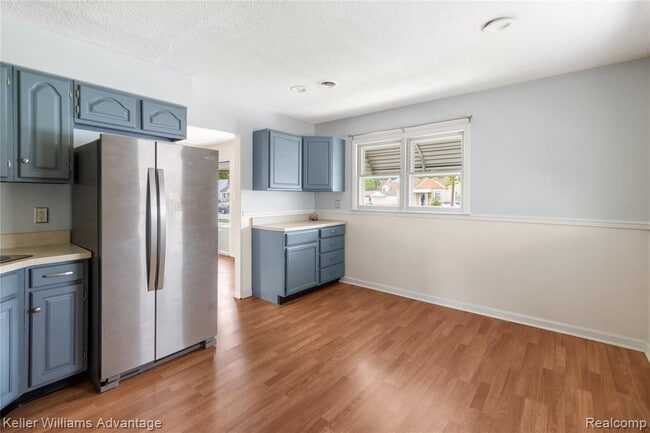 Building Photo - 5659 Lathers St