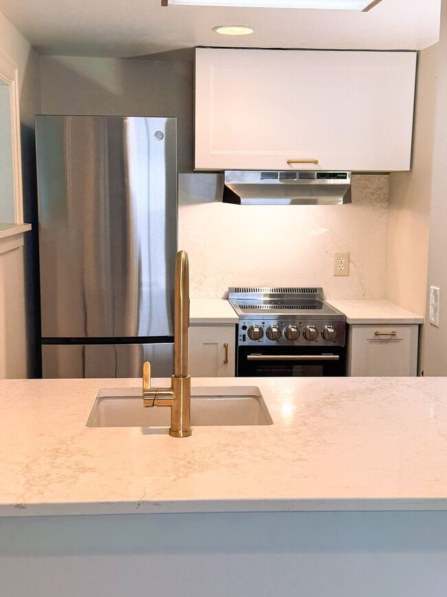 Building Photo - STEPS to Green Lake! 3BR Tudor Home w/ Lan...