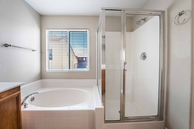 Building Photo - Charming 5-Bedroom Home in the Heart of Las Vegas