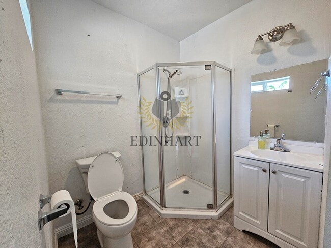 Building Photo - 915 N Harrison Ave