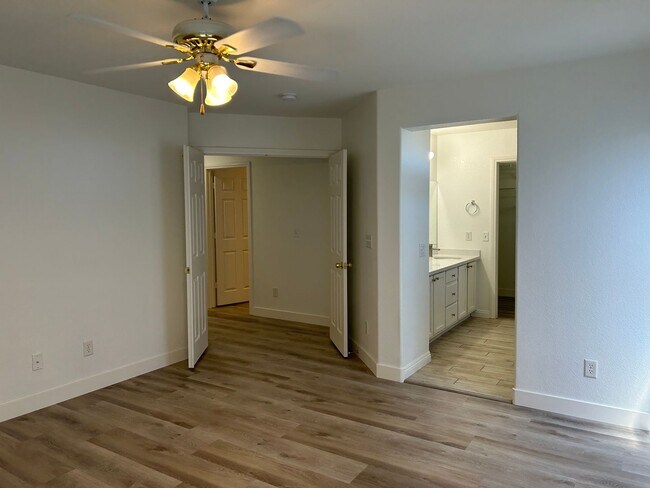 Building Photo - 10019 Capistrello Ave