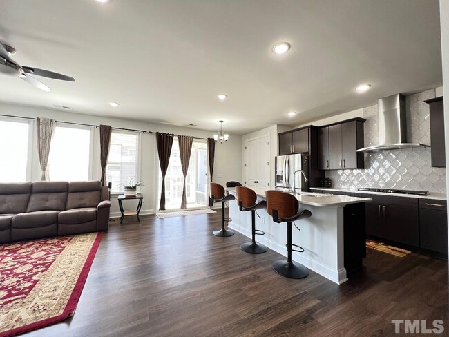 Building Photo - End Unit Luxary Townhome for Rent Apex