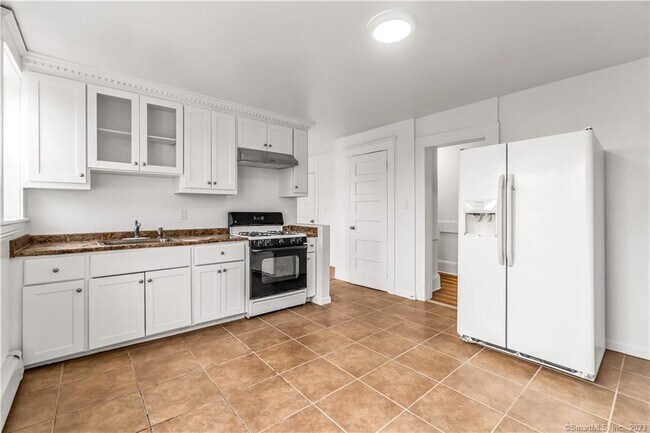 Primary Photo - 1220 State St