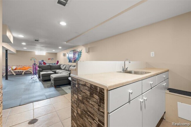 Building Photo - 6452 Arcola St