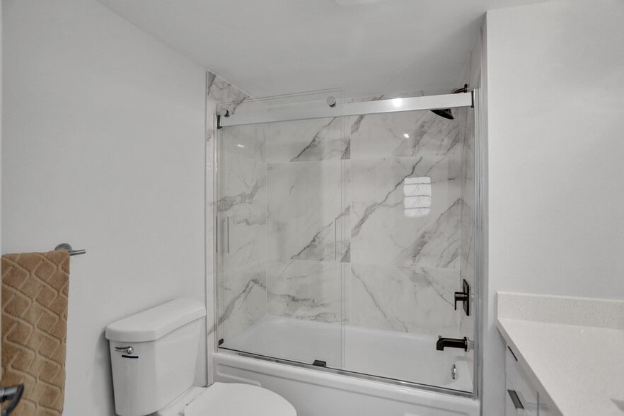 Building Photo - 2780 NE 183rd St