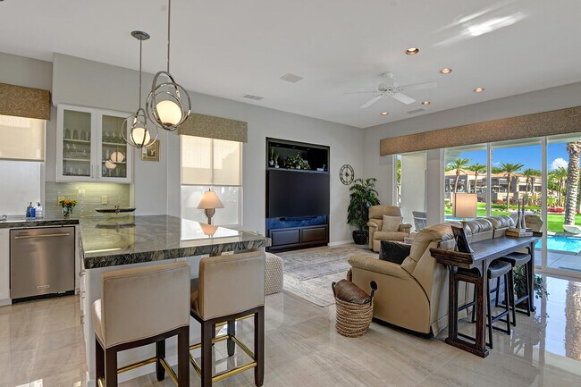 Building Photo - 336 Tomahawk Dr