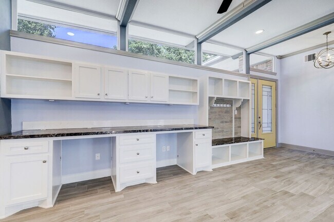 Building Photo - 12903 Figaro Dr