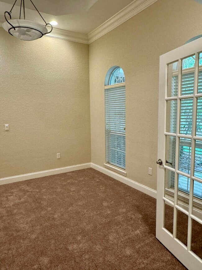 Building Photo - 217 Sweetwater Run