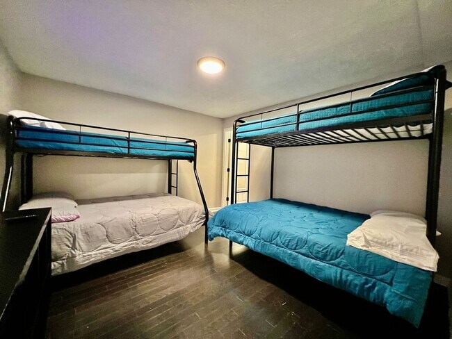 Building Photo - Fully Furnished Home with great location