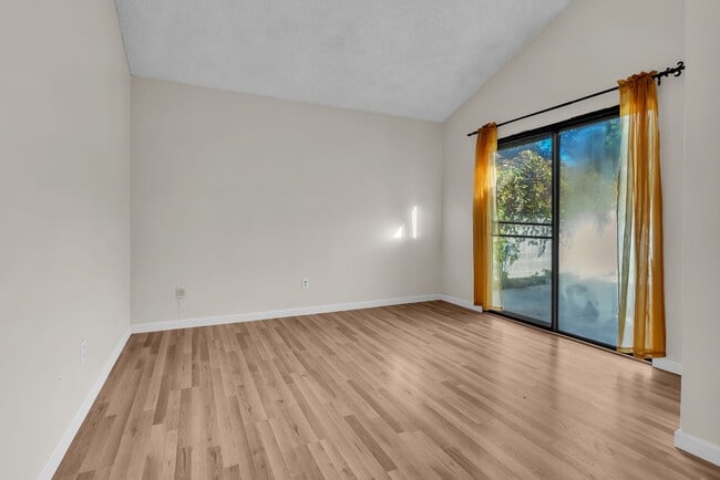 Building Photo - 1688 Bruin St