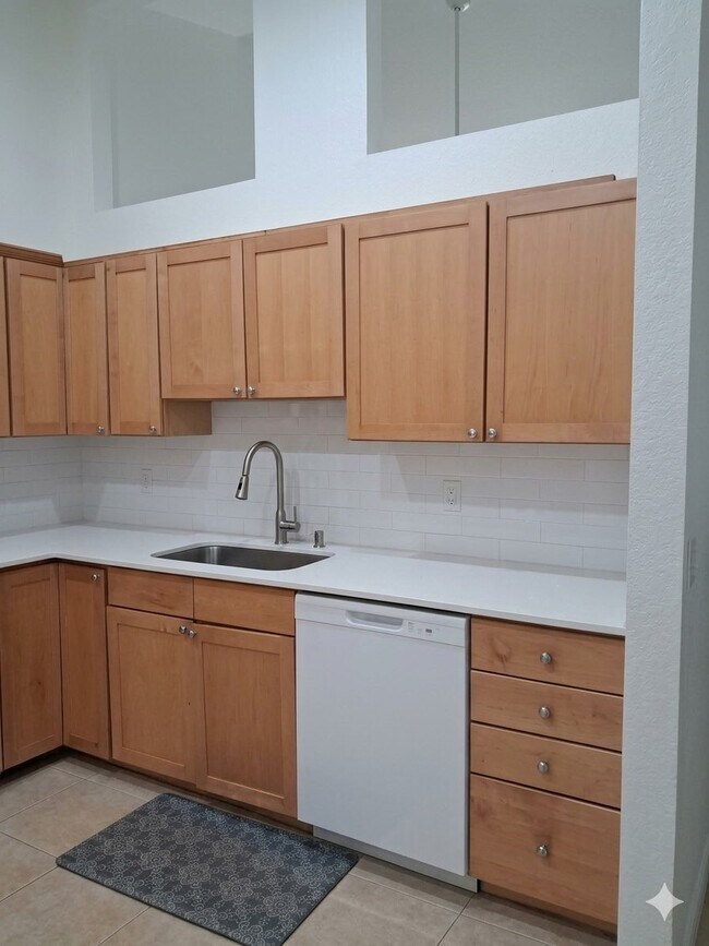 Building Photo - 402 Lakewood Dr