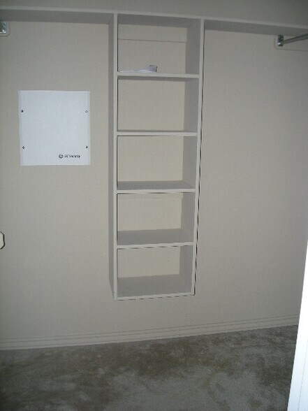 Building Photo - 833 SW 40th St