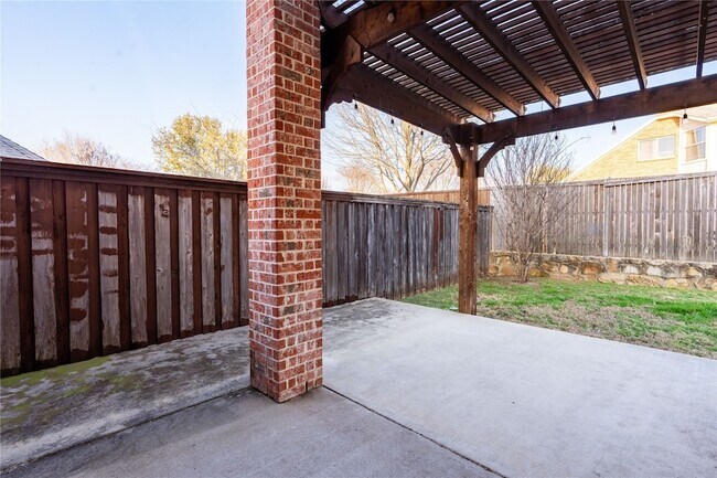 Building Photo - 2505 Vista Oaks Dr