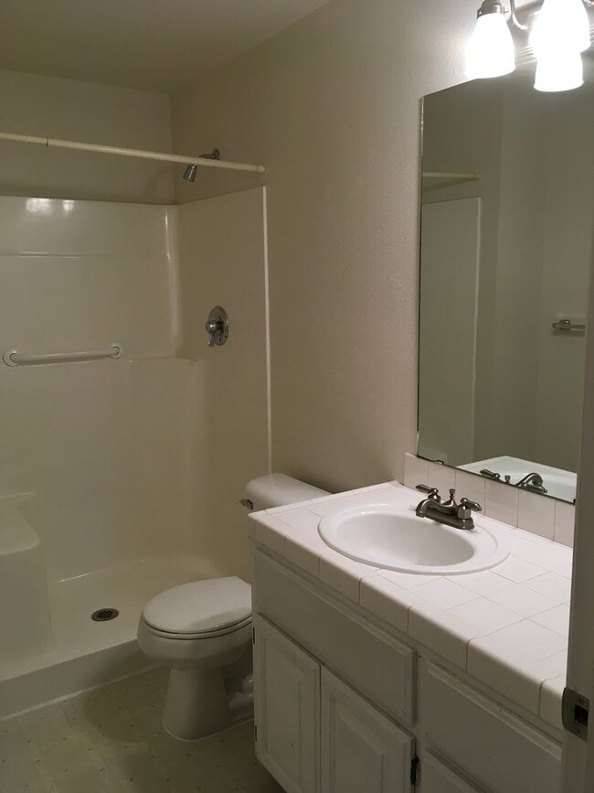 Building Photo - Great SW Bend Home Close To The Old Mill!