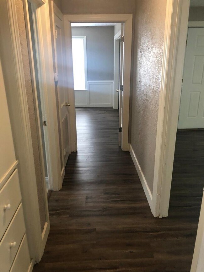 Building Photo - Pre-Leasing 2 bed 1 bath close to Texas Tech!