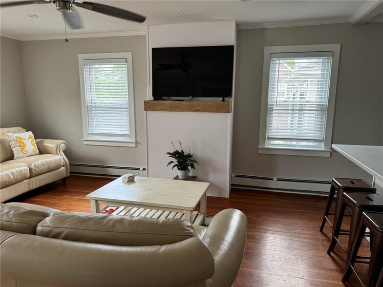 Building Photo - 53 Center Ave