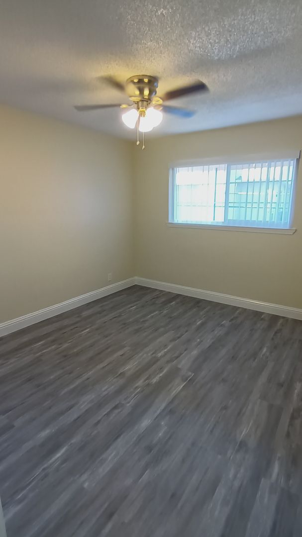 Building Photo - Welcome to SkyView Villa & Somerset Apartments!