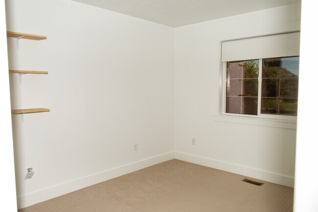 Building Photo - 845 2550 S