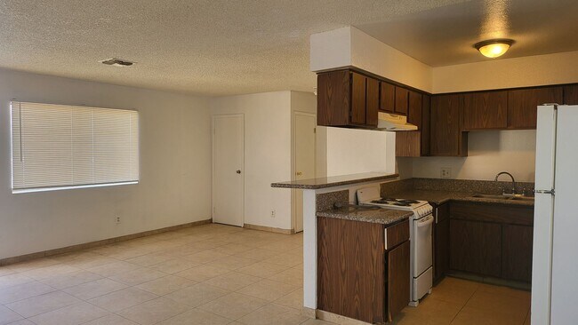 Building Photo - 3117 E Carey Ave