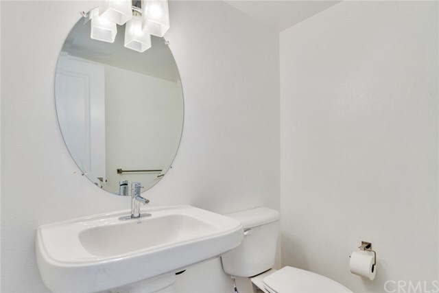 Building Photo - 677 Savi Dr