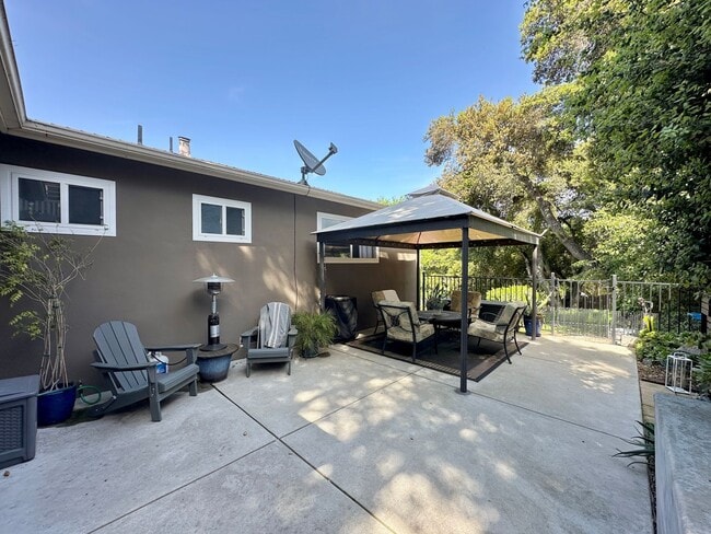 Building Photo - Charming 3 Bedroom 2 Bathroom Single Family Home Available June 5th *DO NOT DISTURB TENANT*