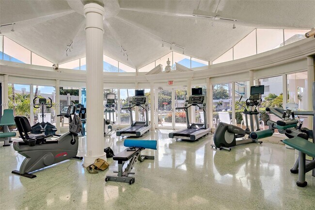 Building Photo - 5055 Collins Ave