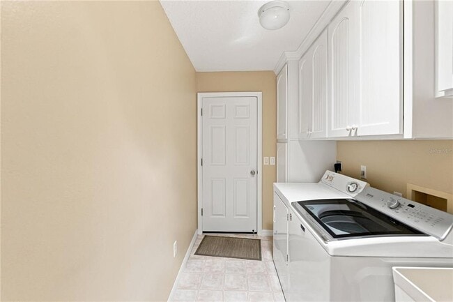 Building Photo - 1304 De La Garza Pl