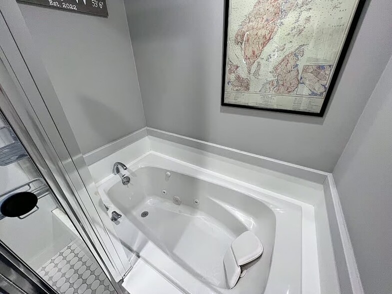 Building Photo - 127 Dodge St