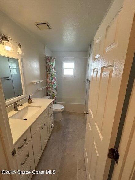 Building Photo - 973 Somerset Ln