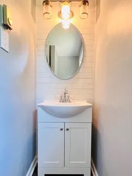 Building Photo - 2141 Robin Hood Ct