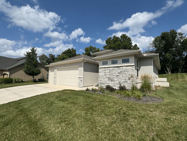 Building Photo - 1613 SW Hedgewood Ln