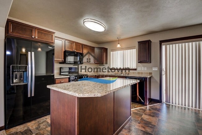 Building Photo - Spacious 4 bed 2.5 bath Home in Post Falls!