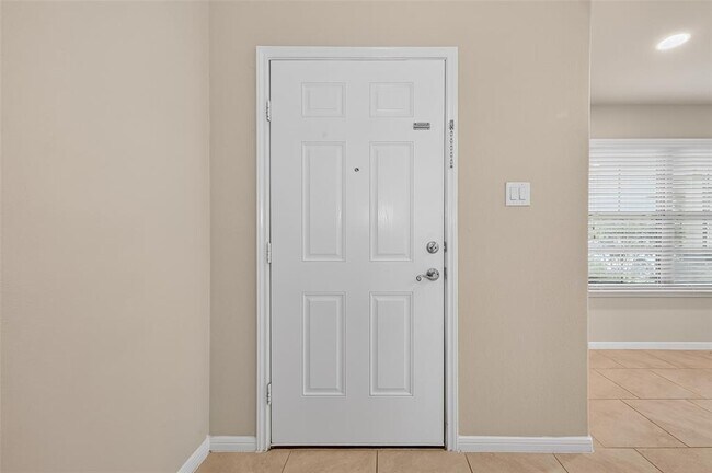 Building Photo - 3026 Village Creek Dr
