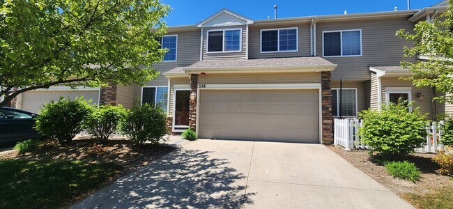 Building Photo - Rare 3 bedroom, 2.5 bathroom rental home w...