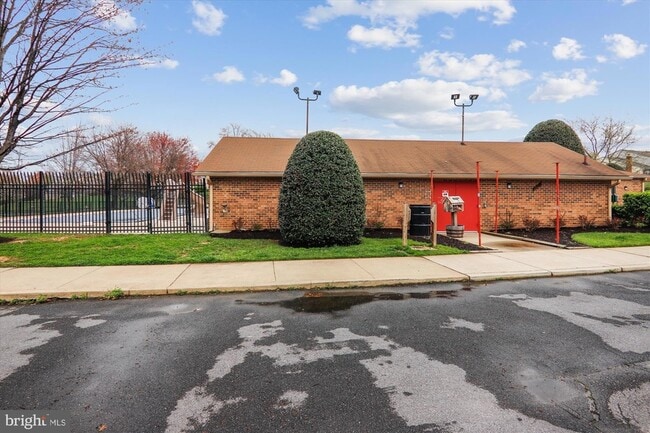 Building Photo - 13164 Musicmaster Dr