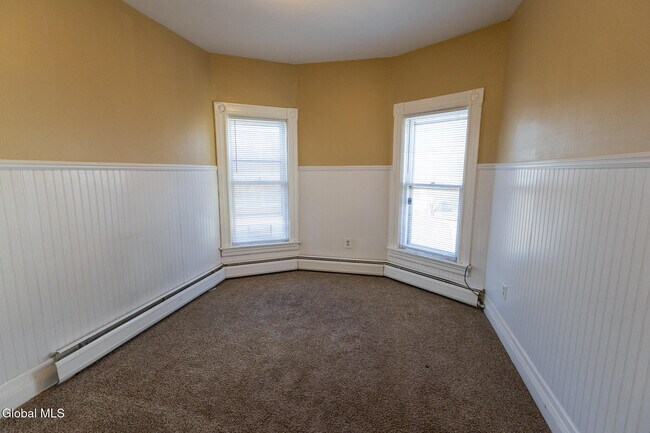 Building Photo - 104 Lawrence St