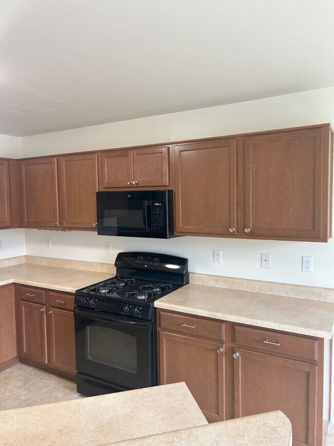 Building Photo - Save with SOLAR Unfurnished  1 loft -  2 c...
