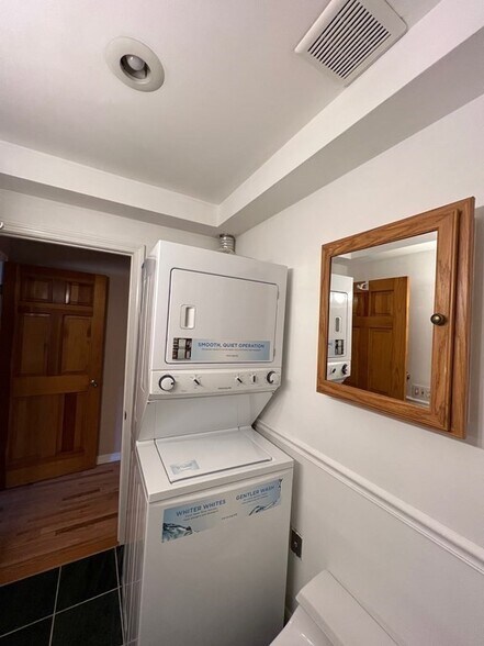 Building Photo - 373 Dorchester St